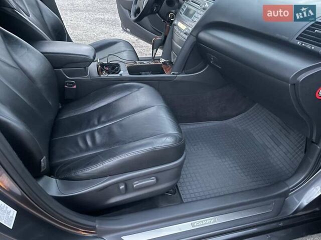 Сірий Тойота Камрі, об'ємом двигуна 3.46 л та пробігом 171 тис. км за 10400 $, фото 4 на Automoto.ua
