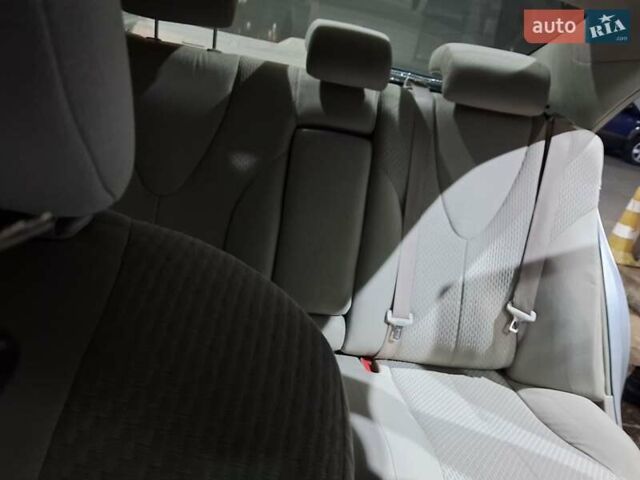 Сірий Тойота Камрі, об'ємом двигуна 2.4 л та пробігом 352 тис. км за 8100 $, фото 12 на Automoto.ua