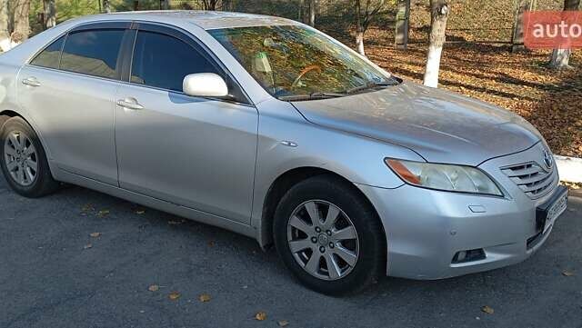 Серый Тойота Камри, объемом двигателя 3.46 л и пробегом 429 тыс. км за 7000 $, фото 1 на Automoto.ua
