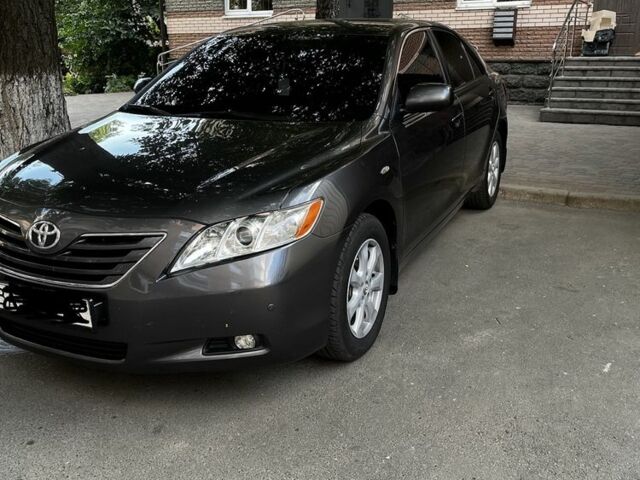 Серый Тойота Камри, объемом двигателя 2.4 л и пробегом 213 тыс. км за 9300 $, фото 5 на Automoto.ua