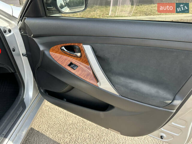 Сірий Тойота Камрі, об'ємом двигуна 2.4 л та пробігом 230 тис. км за 7900 $, фото 22 на Automoto.ua