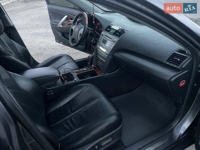 Серый Тойота Камри, объемом двигателя 3.46 л и пробегом 171 тыс. км за 11300 $, фото 14 на Automoto.ua