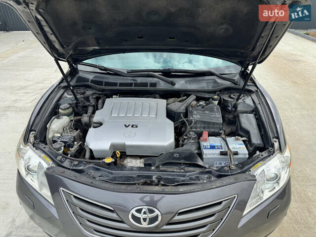 Серый Тойота Камри, объемом двигателя 3.5 л и пробегом 230 тыс. км за 10200 $, фото 16 на Automoto.ua
