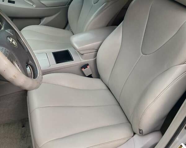 Серый Тойота Камри, объемом двигателя 2.4 л и пробегом 300 тыс. км за 8300 $, фото 15 на Automoto.ua