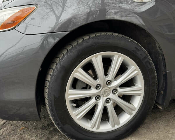 Сірий Тойота Камрі, об'ємом двигуна 3.5 л та пробігом 260 тис. км за 9400 $, фото 13 на Automoto.ua