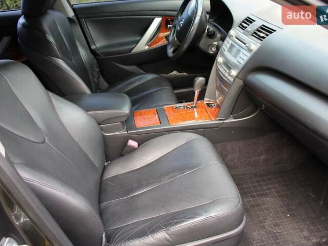 Серый Тойота Камри, объемом двигателя 2.36 л и пробегом 188 тыс. км за 10200 $, фото 19 на Automoto.ua