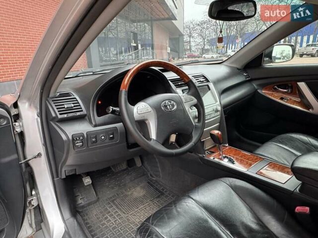 Серый Тойота Камри, объемом двигателя 3.5 л и пробегом 223 тыс. км за 8300 $, фото 20 на Automoto.ua