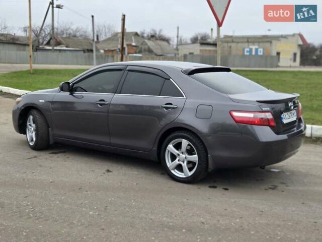 Серый Тойота Камри, объемом двигателя 2.36 л и пробегом 285 тыс. км за 9200 $, фото 20 на Automoto.ua
