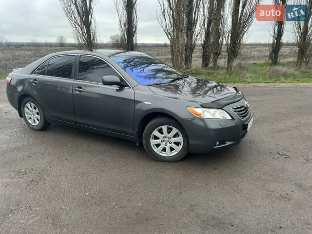 Серый Тойота Камри, объемом двигателя 2.36 л и пробегом 195 тыс. км за 9300 $, фото 2 на Automoto.ua
