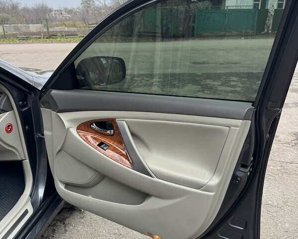 Сірий Тойота Камрі, об'ємом двигуна 3.5 л та пробігом 260 тис. км за 9400 $, фото 21 на Automoto.ua