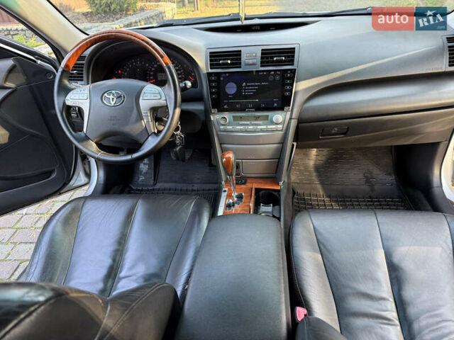 Серый Тойота Камри, объемом двигателя 3.46 л и пробегом 280 тыс. км за 8700 $, фото 7 на Automoto.ua