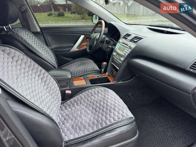 Сірий Тойота Камрі, об'ємом двигуна 3.46 л та пробігом 400 тис. км за 8800 $, фото 19 на Automoto.ua