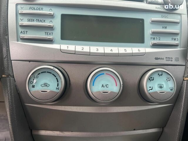 Серый Тойота Камри, объемом двигателя 2.4 л и пробегом 320 тыс. км за 5990 $, фото 17 на Automoto.ua