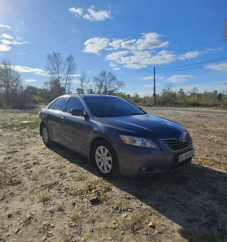 Серый Тойота Камри, объемом двигателя 2.4 л и пробегом 358 тыс. км за 10000 $, фото 1 на Automoto.ua