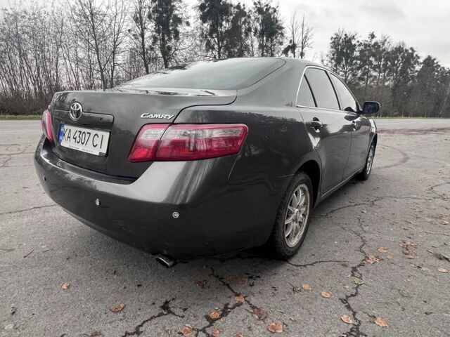 Серый Тойота Камри, объемом двигателя 2.4 л и пробегом 260 тыс. км за 8100 $, фото 3 на Automoto.ua
