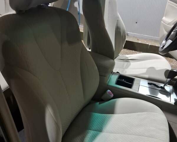 Сірий Тойота Камрі, об'ємом двигуна 2.4 л та пробігом 352 тис. км за 8100 $, фото 11 на Automoto.ua