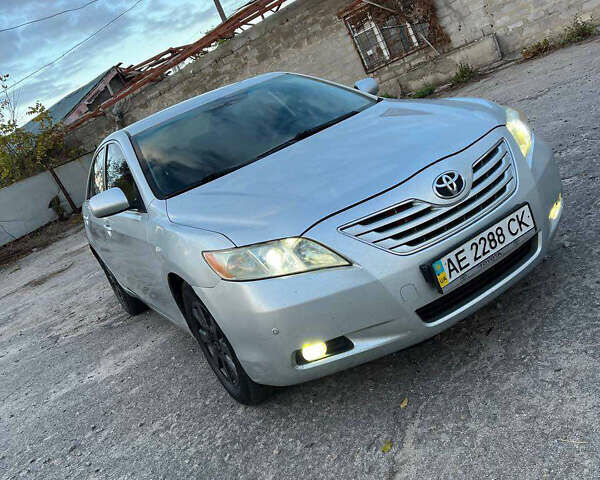 Серый Тойота Камри, объемом двигателя 2.36 л и пробегом 334 тыс. км за 5999 $, фото 1 на Automoto.ua