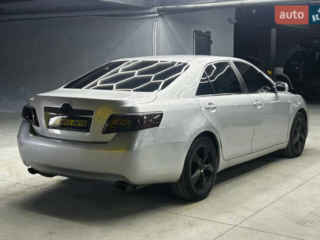 Сірий Тойота Камрі, об'ємом двигуна 3.46 л та пробігом 226 тис. км за 8500 $, фото 5 на Automoto.ua