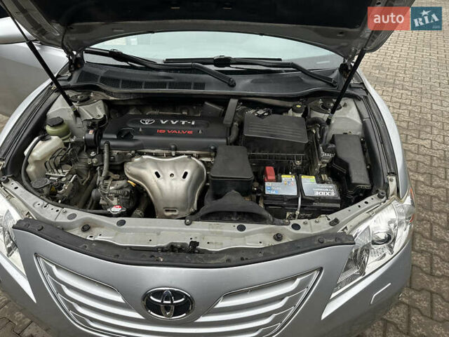 Серый Тойота Камри, объемом двигателя 2.4 л и пробегом 240 тыс. км за 7700 $, фото 17 на Automoto.ua