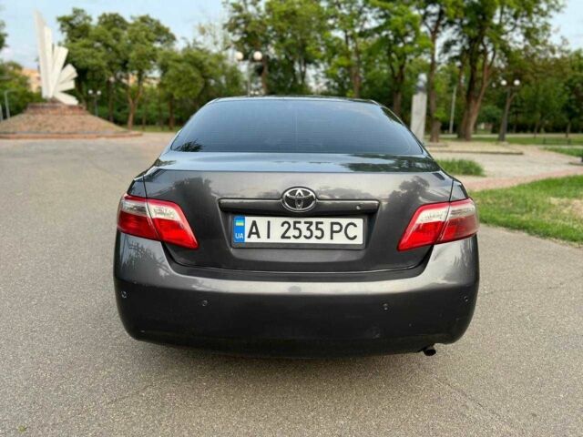 Серый Тойота Камри, объемом двигателя 2.4 л и пробегом 256 тыс. км за 7999 $, фото 6 на Automoto.ua