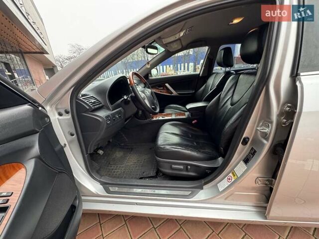 Серый Тойота Камри, объемом двигателя 3.5 л и пробегом 223 тыс. км за 8300 $, фото 26 на Automoto.ua