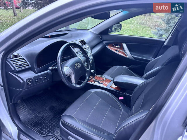 Сірий Тойота Камрі, об'ємом двигуна 2.36 л та пробігом 225 тис. км за 8250 $, фото 5 на Automoto.ua