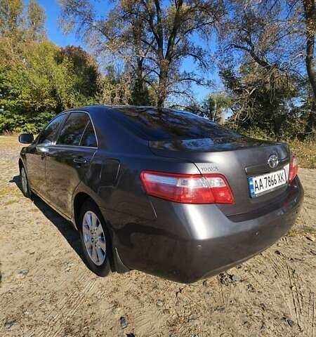 Серый Тойота Камри, объемом двигателя 2.4 л и пробегом 358 тыс. км за 10000 $, фото 19 на Automoto.ua