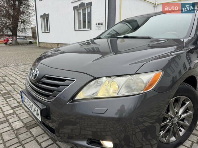 Сірий Тойота Камрі, об'ємом двигуна 3.46 л та пробігом 400 тис. км за 8800 $, фото 1 на Automoto.ua