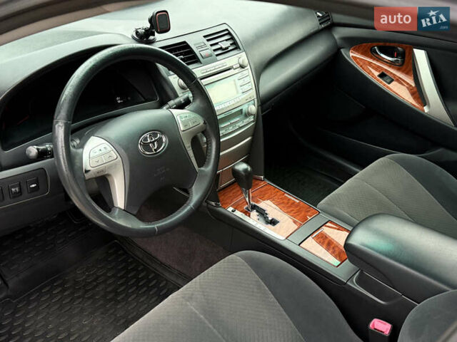 Сірий Тойота Камрі, об'ємом двигуна 2.36 л та пробігом 327 тис. км за 9699 $, фото 23 на Automoto.ua