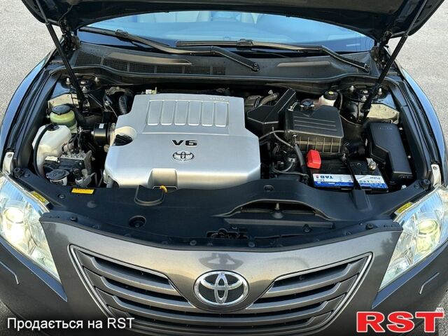 Серый Тойота Камри, объемом двигателя 3.5 л и пробегом 146 тыс. км за 11400 $, фото 12 на Automoto.ua