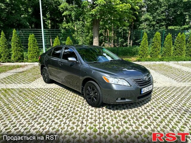 Сірий Тойота Камрі, об'ємом двигуна 2.4 л та пробігом 281 тис. км за 6300 $, фото 1 на Automoto.ua