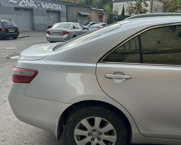Сірий Тойота Камрі, об'ємом двигуна 2.4 л та пробігом 297 тис. км за 8500 $, фото 3 на Automoto.ua