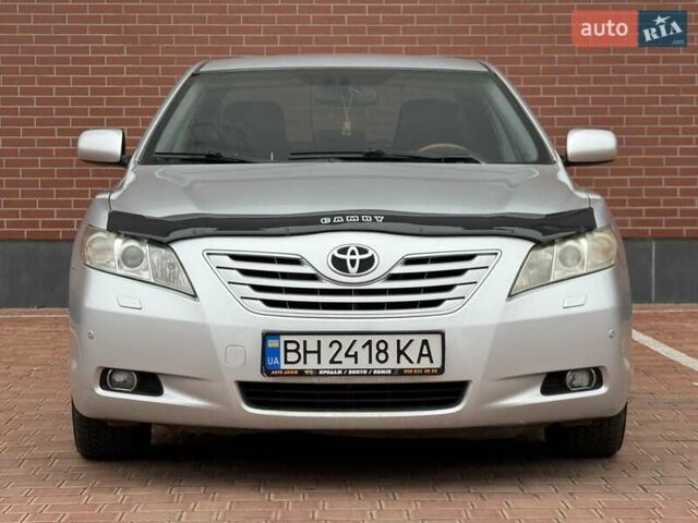 Серый Тойота Камри, объемом двигателя 3.5 л и пробегом 223 тыс. км за 8300 $, фото 2 на Automoto.ua