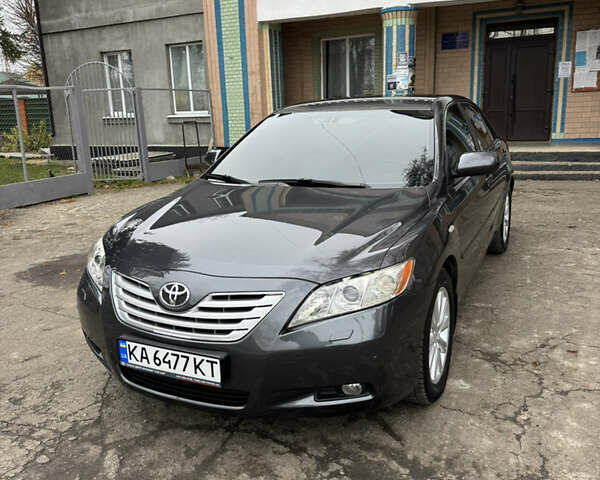 Сірий Тойота Камрі, об'ємом двигуна 3.5 л та пробігом 260 тис. км за 9400 $, фото 1 на Automoto.ua