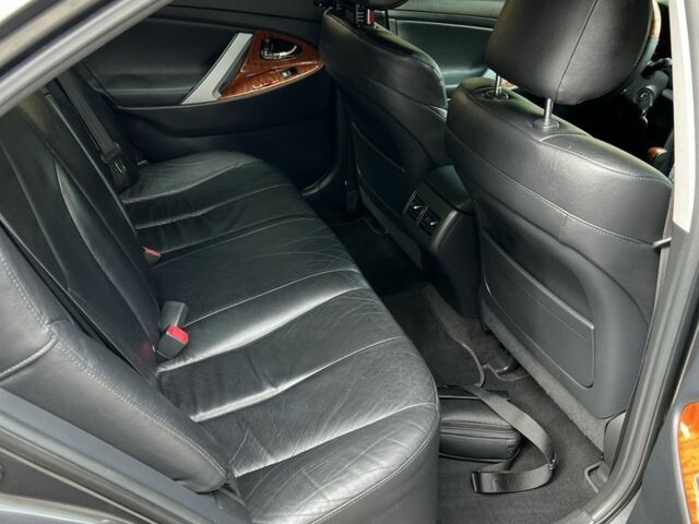 Серый Тойота Камри, объемом двигателя 3.5 л и пробегом 336 тыс. км за 8800 $, фото 5 на Automoto.ua