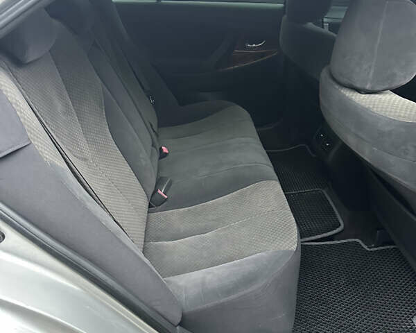 Серый Тойота Камри, объемом двигателя 2.4 л и пробегом 240 тыс. км за 7700 $, фото 3 на Automoto.ua