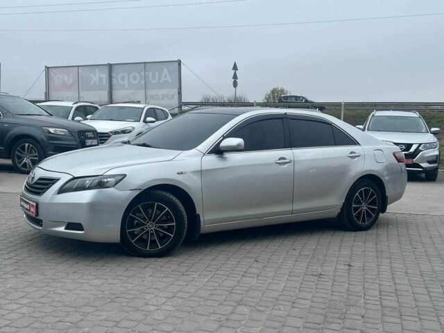 Серый Тойота Камри, объемом двигателя 2.4 л и пробегом 320 тыс. км за 5990 $, фото 2 на Automoto.ua