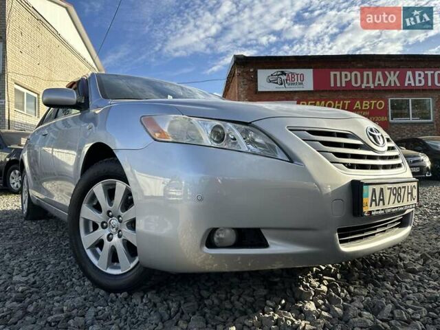 Сірий Тойота Камрі, об'ємом двигуна 2.4 л та пробігом 241 тис. км за 7700 $, фото 5 на Automoto.ua