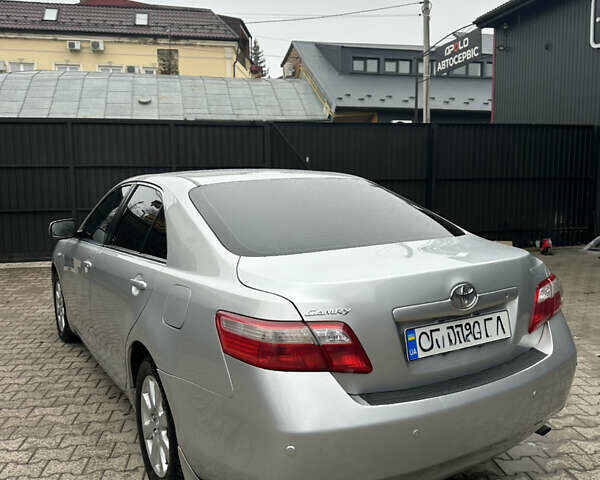 Серый Тойота Камри, объемом двигателя 2.4 л и пробегом 240 тыс. км за 7700 $, фото 9 на Automoto.ua