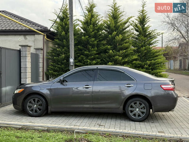 Серый Тойота Камри, объемом двигателя 3.46 л и пробегом 340 тыс. км за 9500 $, фото 7 на Automoto.ua