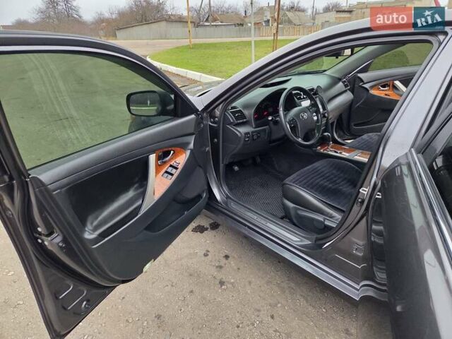 Серый Тойота Камри, объемом двигателя 2.36 л и пробегом 285 тыс. км за 9200 $, фото 34 на Automoto.ua