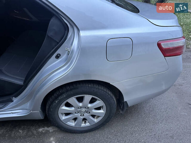 Сірий Тойота Камрі, об'ємом двигуна 2.36 л та пробігом 225 тис. км за 8250 $, фото 10 на Automoto.ua
