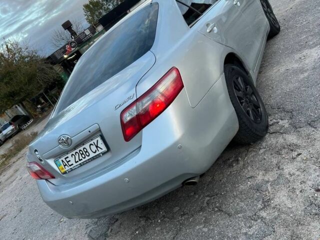 Тойота Камри 2008 в Днепре (Днепропетровске) на Automoto.ua Серый Тойота Камри, объемом двигателя 2.4 л и пробегом 330 тыс. км за 5999 $, фото 1 на Automoto.ua