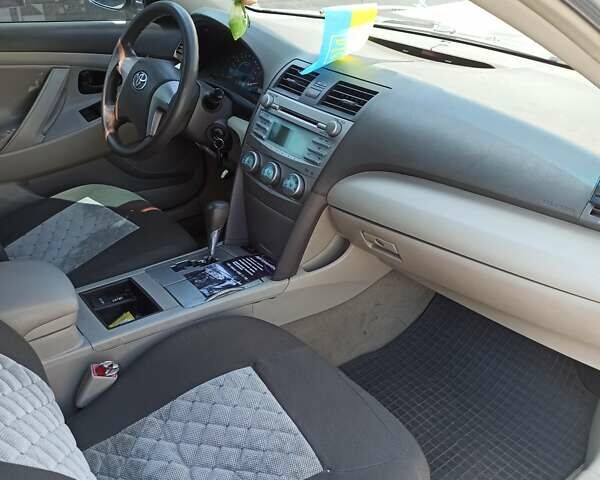 Сірий Тойота Камрі, об'ємом двигуна 2.36 л та пробігом 232 тис. км за 8500 $, фото 7 на Automoto.ua