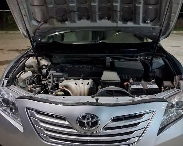 Сірий Тойота Камрі, об'ємом двигуна 2.4 л та пробігом 352 тис. км за 8100 $, фото 14 на Automoto.ua