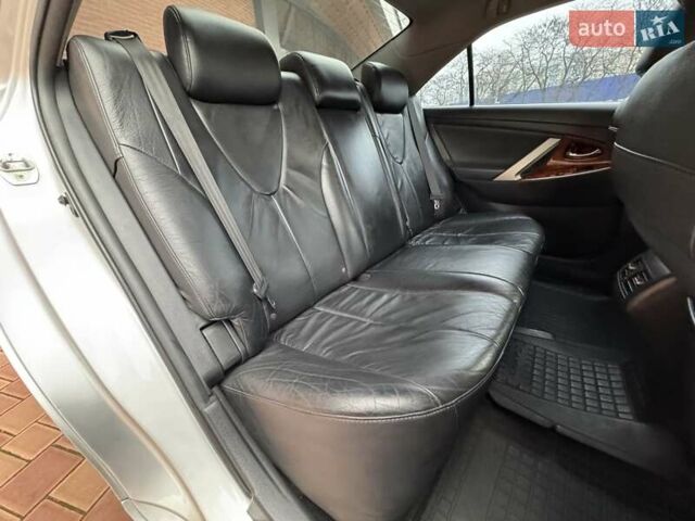 Серый Тойота Камри, объемом двигателя 3.5 л и пробегом 223 тыс. км за 8300 $, фото 47 на Automoto.ua