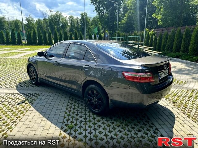 Сірий Тойота Камрі, об'ємом двигуна 2.4 л та пробігом 281 тис. км за 6300 $, фото 3 на Automoto.ua