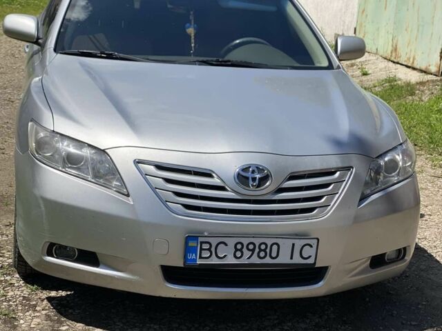 Серый Тойота Камри, объемом двигателя 2.4 л и пробегом 200 тыс. км за 5200 $, фото 2 на Automoto.ua