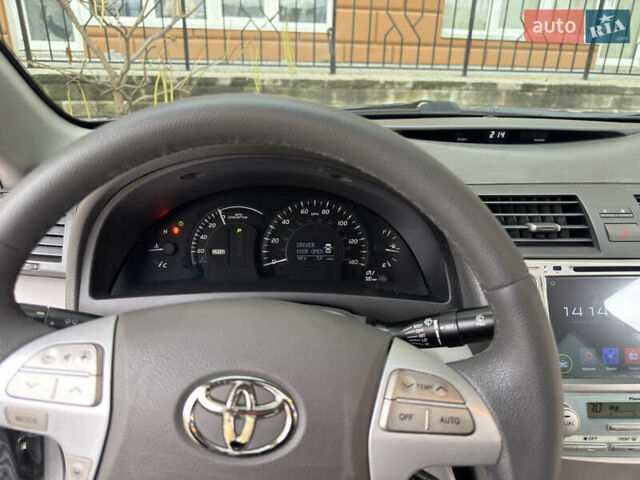 Сірий Тойота Камрі, об'ємом двигуна 2.4 л та пробігом 220 тис. км за 9100 $, фото 66 на Automoto.ua