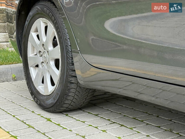 Сірий Тойота Камрі, об'ємом двигуна 2.4 л та пробігом 220 тис. км за 9100 $, фото 29 на Automoto.ua